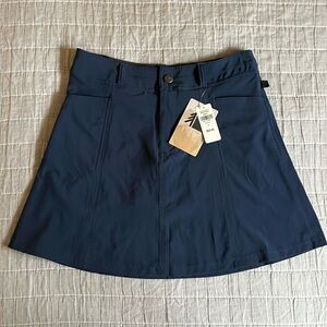 NWT LLBean Skort, Navy Blue Size 2; CB Length: 16.5” inner short inseam: 5” mint